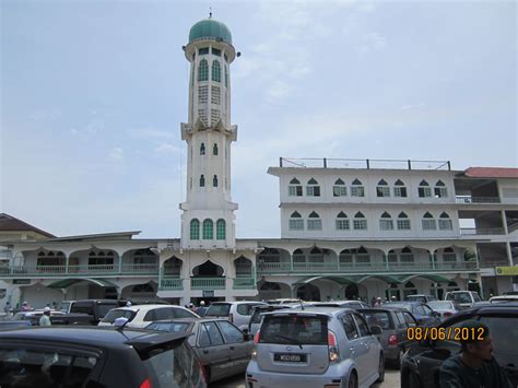 Kuala terengganu is blessed with a large chinese population and with that in mind you can visit the pretty this part of kuala terengganu would have been founded at the end of the 19th century and is masjid terapung means 'floating mosque' in malay and sits around 10 kilometers away from the. ujang kutik: terengganu, negeri 1001 masjid