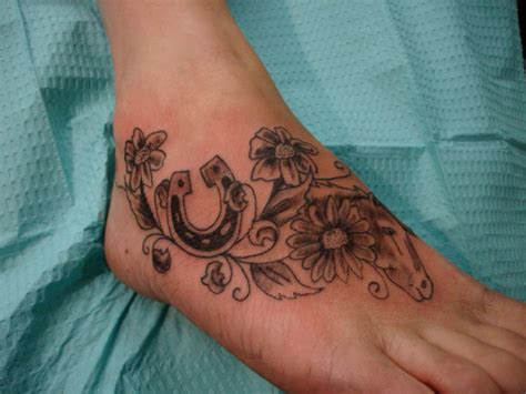 But if you or have a best friend who happens to be a horse that your were lucky to meet in this life, this is the tattoo for you. TattooBin | View Tattoo | Horse shoe tattoo, Cowgirl ...