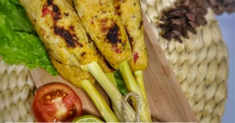 Kelapa atau cocos nucifera yang termasuk dalam jenis tanaman palm dapat tumbuh tegak setinggi 10 sampai 14 meter lebih serta tidak bercabang. 436 resep sate lilit kelapa enak dan sederhana - Cookpad