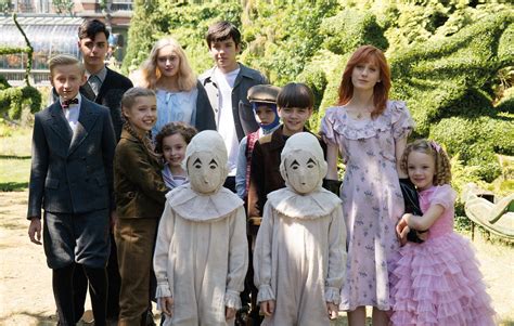 All Of The Peculiar Children In An Onset Photo Looking A Bit Less