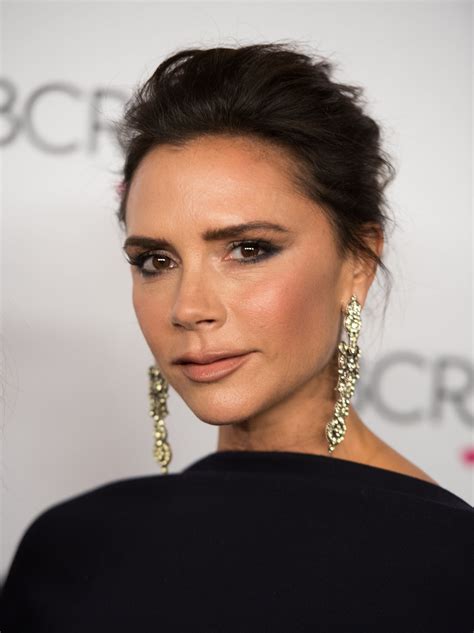 How Victoria Beckham Grew Out Her Eyebrows Popsugar Beauty