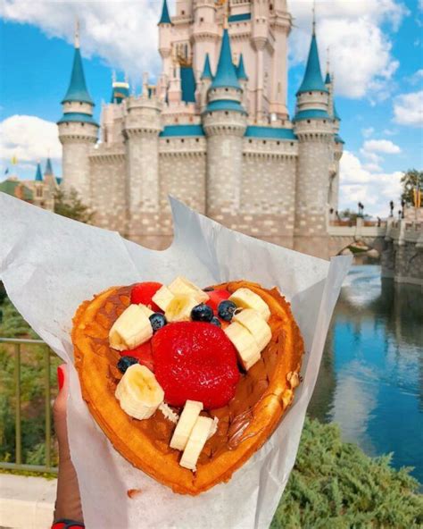 Best Things to Eat and Drink at Walt Disney World | Disney snacks