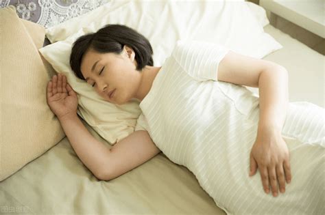 Bagaimana Posisi Tidur Yang Baik Untuk Ibu Hamil Bulan Ya