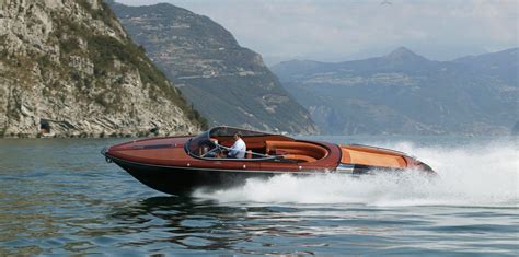 Riva 33 Aquariva Super Lengers Yachts Luxus Yacht Händler Europa