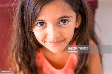 Girl Alone With Long Hair Photos Et Images De Collection Getty Images