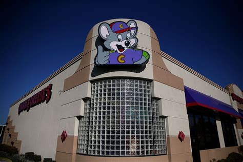 A Look Back At The Evolution Of Chuck E Cheese In Photos Chucks