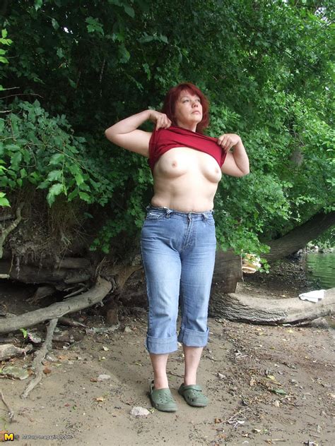 This Mature Nympho Loves To Get Naked Outdoors Grannypornpics Net