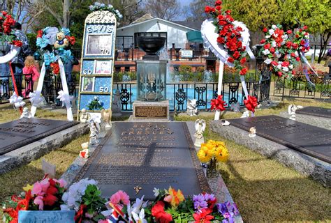 Elvis Presleys Grave At Graceland In Memphis Tennessee Encircle Photos