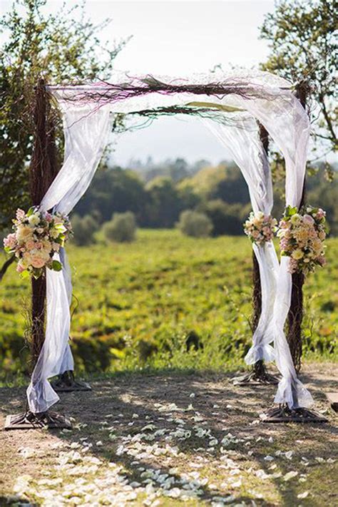 Romantic floral, woodland, jungle & forest designs a garden is one of the most intimate and romantic settings for an outdoor wedding ceremony. outdoor-wedding-backdrop-gardens | HomeMydesign