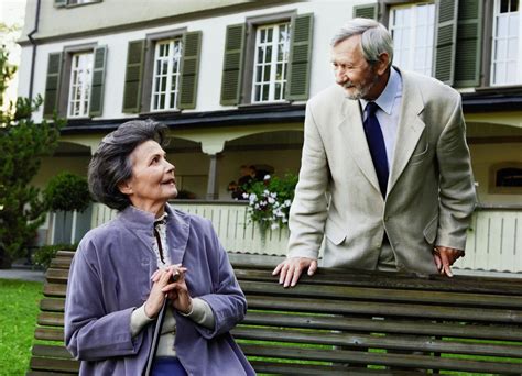 Er hatte letzte woche statt bärlauch eine hochgiftige herbstzeitlose gegessen. Die Herbstzeitlosen | Cinestar