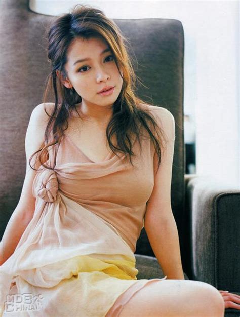 Jul 01, 2021 · 徐若瑄5月結束台灣工作後，便飛回新加坡陪伴老公和兒子，近來翻出5年前母子倆一起在浴缸玩水的影片，她忍不住有感而發，寫下當媽後的所有變化，除了包括睡眠習慣、在孩子面前戒髒話，就連重拾課本唸碩士，也都是為了孩子：「我改變了很多，謝謝你的出現，讓我成為了一個更好的人！ 「赤裸天使」徐若瑄碩士論文以自己為題 重溫經典舊圖