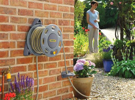 5 Things To Know Before Buying A Garden Hose Reel · Wow Decor
