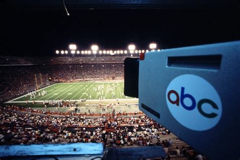 Abc Wants To Take A Sunday Nfl Broadcast Package From Fox Or Cbs