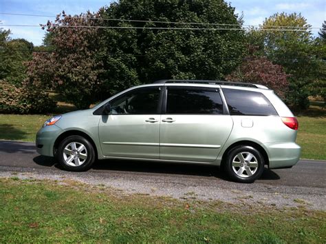Shop new & used cars, research & compare models, find local dealers/sellers, calculate payments, value your car, sell/trade. 2006 Toyota Sienna - Pictures - CarGurus