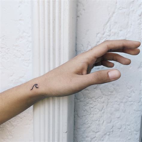 25 Cute Small Feminine Tattoos For Women 2024 Tiny Meaningful Tattoos