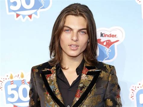 Damian marley is the youngest son of the great reggae artist bob marley. Damian Hurley gibt sein Modeldebüt | trend magazin | Models, Hurley, Surf girls