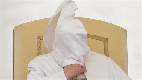Popes Have Seen The Wind 10 Papal Wardrobe Malfunctions Cbc News