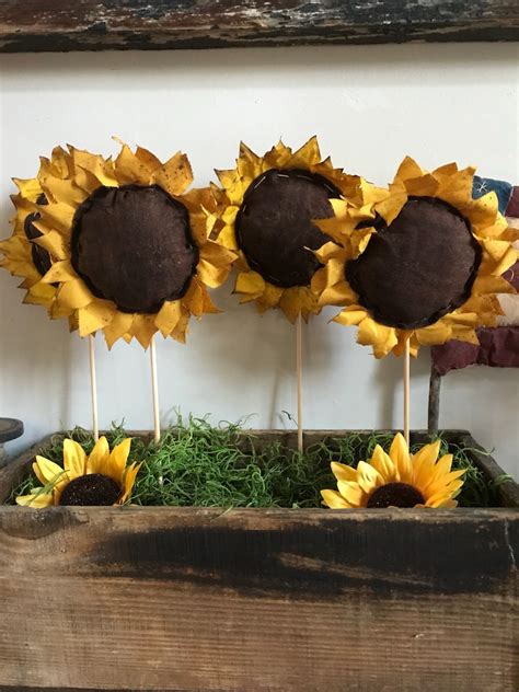 Primitive Sunflower Grungy Sunflower Pokes Etsy
