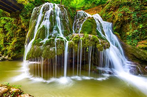 Aici au fost construite edificii precum: 27 Awesome Natural Wonders in Europe | SmarterTravel