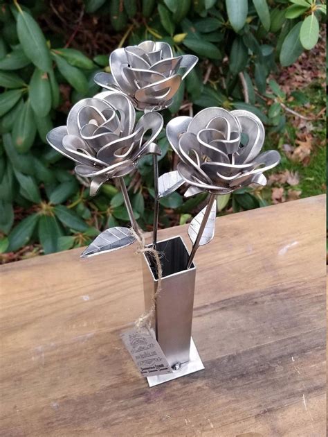 Three Metal Roses And Vase Recycled Metal Roses And Vase Etsy In 2020 Metal Flowers Metal
