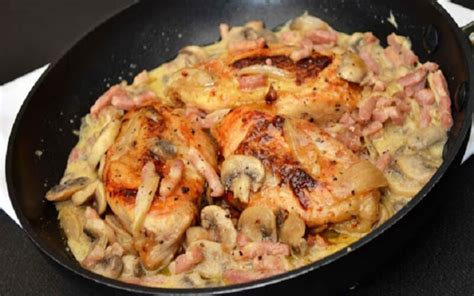 Suprêmes de poulet Val-Dieu aux champignons lardons Toutes Recettes