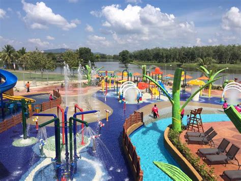 Adapun, sholat tepat waktu memiliki keutamaan yang lebih baik. SYAMSYUN84: DARULAMAN WATER PARK @ JITRA, KEDAH