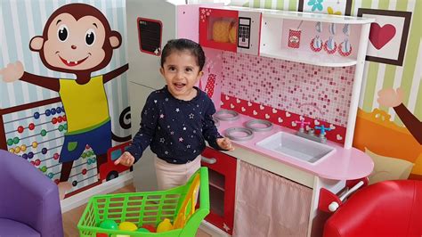 Located within the grounds of a farm this play centre is perfect for families with young kids. Kiara explores the play kitchen at Cheeky Monkeys Dubai ...
