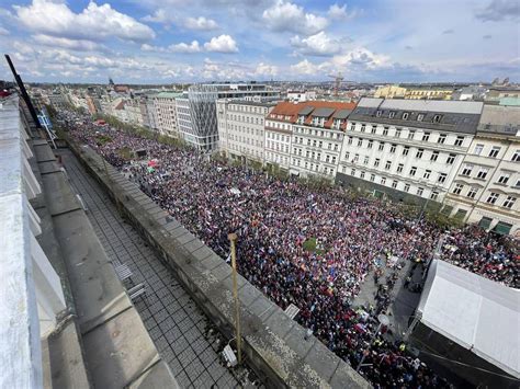 Brutusnavalcarnerus On Twitter Rt Combatientessur Praga Ayer Miles De Ciudadanos Se