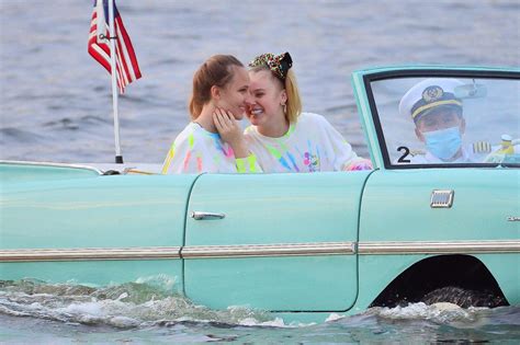 Jojo Siwa Kisses Girlfriend Kylie Prew At Disney World