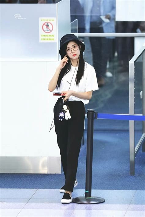 Happy birthday blackpink rose 11. Blackpink Jisoo Airport Fashion - Official Korean Fashion