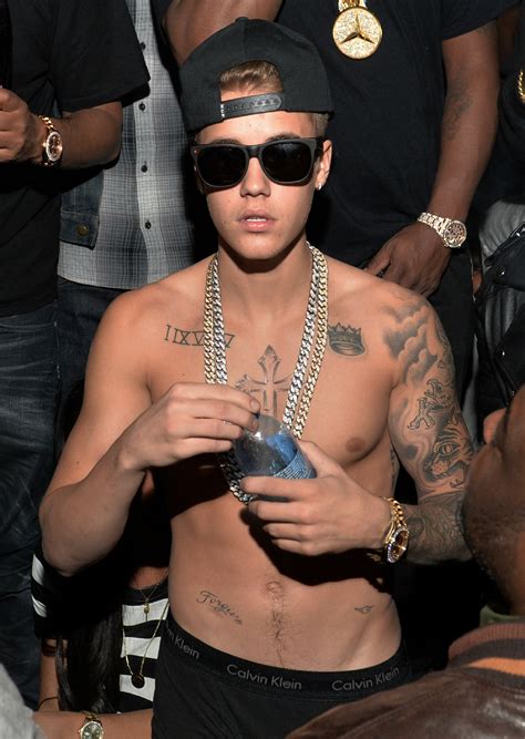 Justin Bieber Faces Lawsuit For Bodyguard Photographer Scuffle Rolling Stone