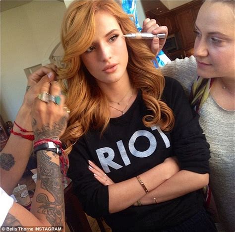 Bella Thorne Kicks Off Selfies For The Teen Choice Awards Daily Mail