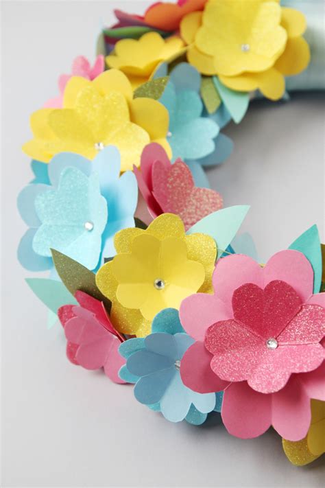 Free pdf/svg/dxf patterns and pdf files for all of these gorgeous paper flowers. DIY SPRING PAPER FLOWER WREATH. | Gathering Beauty