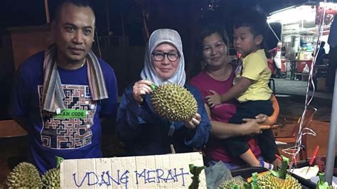Artikel terakhir tentang majlis perasmian pameran songket asean di muzium negara pada selasa lalu. Gelagat Penjual Durian Dan Tengku Puan Pahang - YouTube