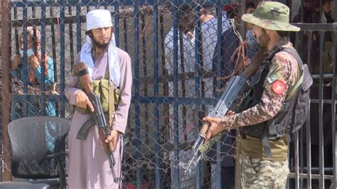 Afghanistan Pakistan Fences Off From Afghan Refugees Bbc News