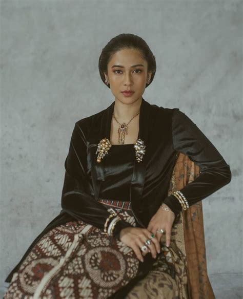 Baju Kebaya Jawa Kuno Wialliem
