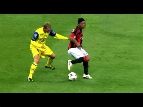 Ronaldinho - The Panna King Nutmeg Show - YouTube