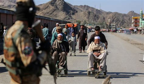 Pakistan Afghanistan Reopen Torkham Border Crossing For Transit Trade Pedestrians Arab News Pk