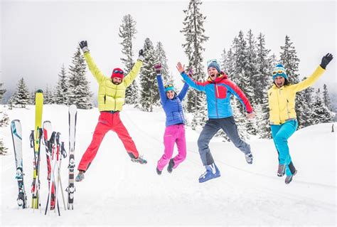 8 Tips To Plan A Ski Trip With Friends Thats Fun New To Ski