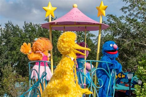 Grover And Big Bird Sesame Street Christmas Parade In Seaworld