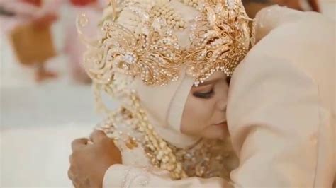 Kami toko bunga yang berada di ps bunga kayoon surabaya yang bergerak di bidang usaha florist dan dekorasi, menerima pesanan, pembuatan dan pengiriman segala produk karangan bunga dan dekorasi pengantin,kami melayani bermacam macam dekorasi seperti dekorasi jawa (gebyog),dekorasi tradisional,dekorasi modern. Dekorasi pernikahan di gedung - YouTube