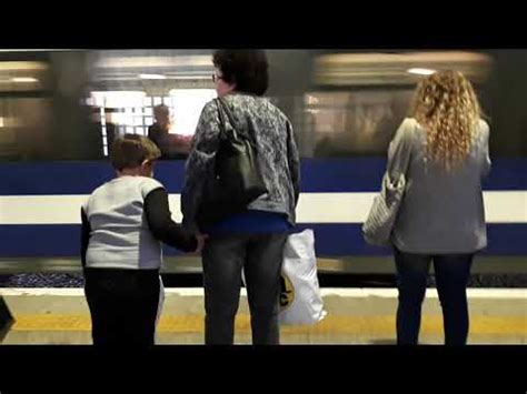 הרשויות בצרפת קוראות לאחריות אישית והדדית ולהימנע. ‫רכבת תל אביב מרכז נכנבת ויוצאת מרציף 1 וכל רכבות עוצרות ...