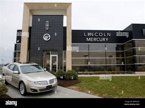A Ford Lincoln And Mercury Car Dealership Stock Photo Alamy