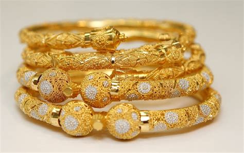 Sector 14, gurgaon shop no. India's Gold Rush: A Growing Online Jewellery Market