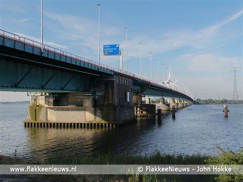 From wikimedia commons, the free media repository. Snelheidsverlaging Haringvlietbrug (A29) naar 50 km/u ...