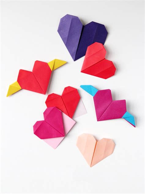 Easy Origami Hearts Three Different Ways In 2020 Valentine Crafts