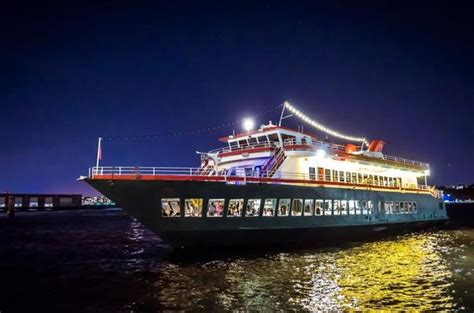 Whether you choose to board the cruise from manhattan or lincoln harbor, you are bound to have the time of your life. The best NYC boat tours & dinner cruises