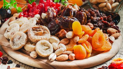 You can eat dried fruit in anytime of the day as a snack but the best time is to eat it early in the morning to squeeze out the maximum benefits. Dried Fruits - Zanbaka