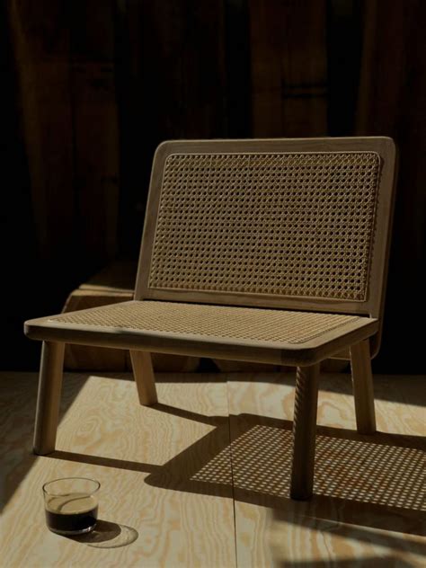 The most common minimalist lounge décor material is cotton. A minimalist lounge chair in oak and rattan (september ...