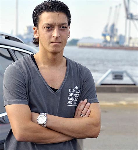 Türkiye'de denenmek bile istemeyen real madrid'in 10 numarası, arsenal'in kadro dışı bırakılan oyuncusu mesut özil. Wallpaper-mesut-ozil-real-madrid-germany-style-2012 - 5505 - The Wondrous Pics